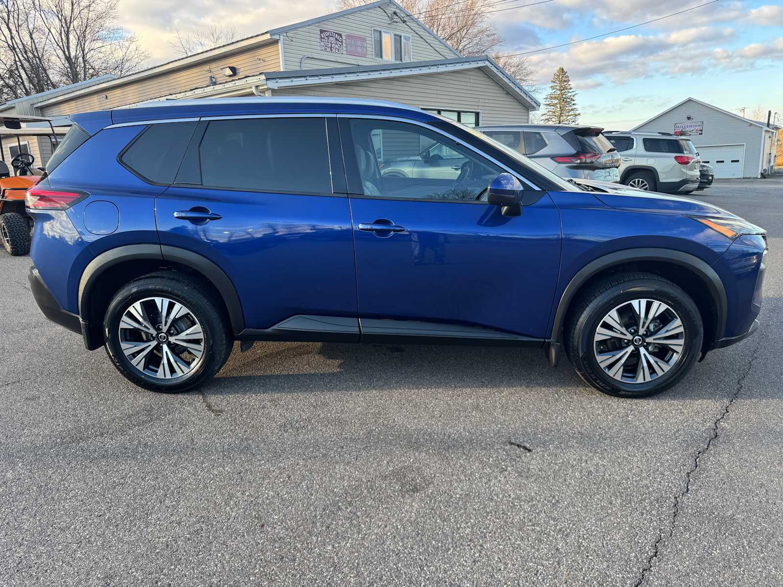 2021 Nissan Rogue SV Image 5 of 28