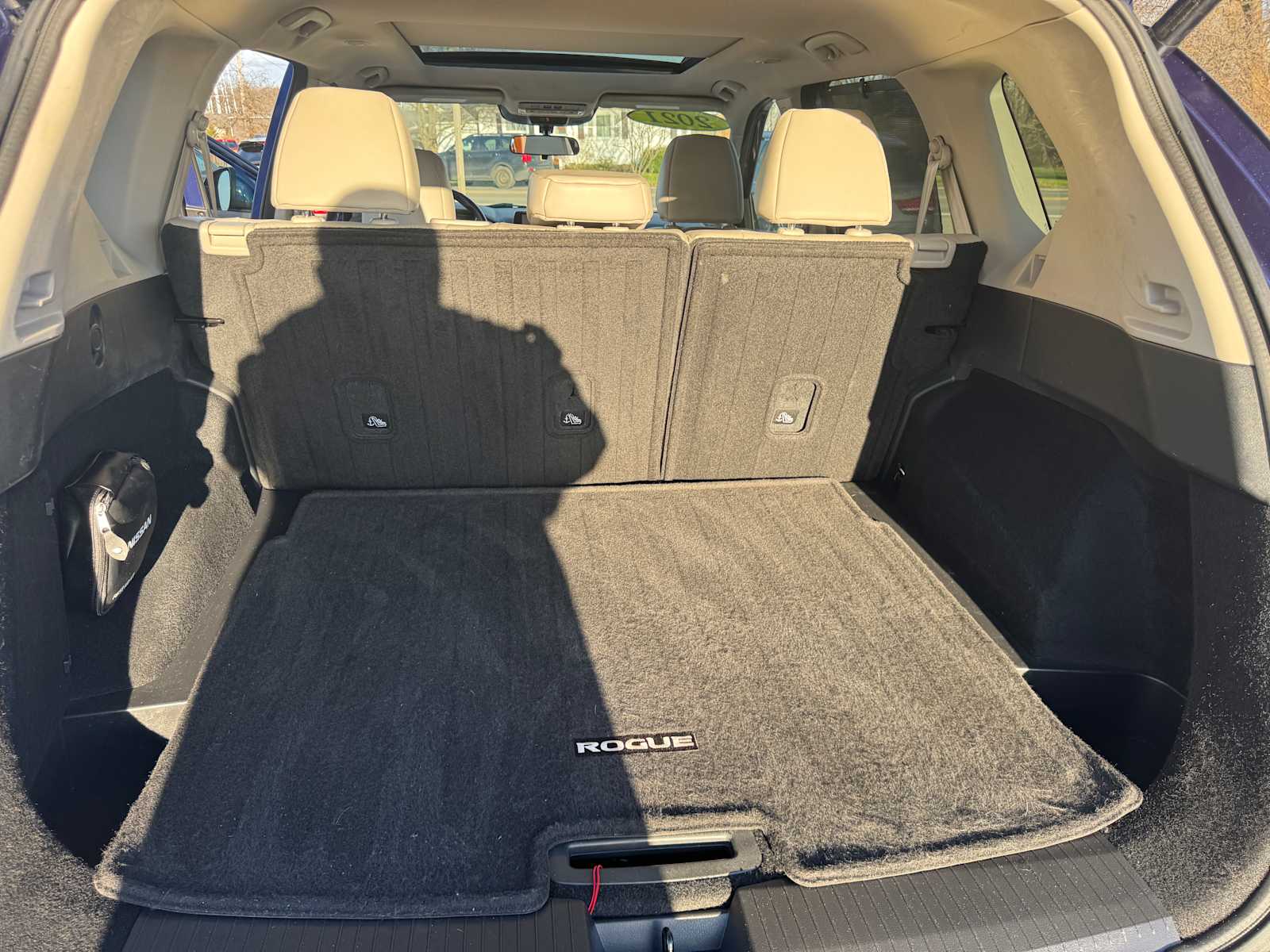 2021 Nissan Rogue SV Image 11 of 28