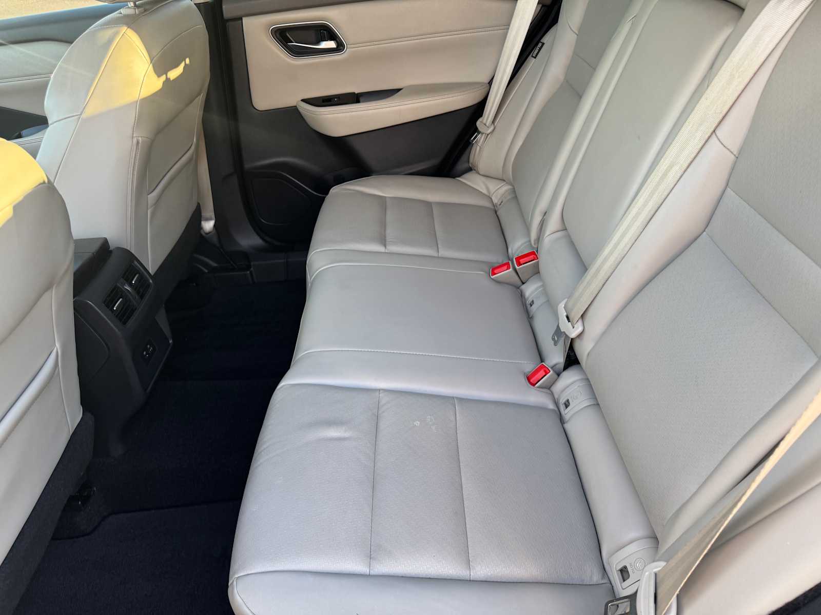 2021 Nissan Rogue SV Image 13 of 28