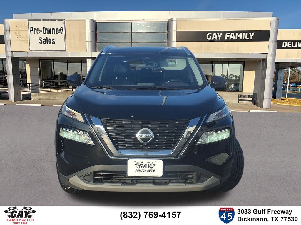 2021 Nissan Rogue SV Image 2 of 20