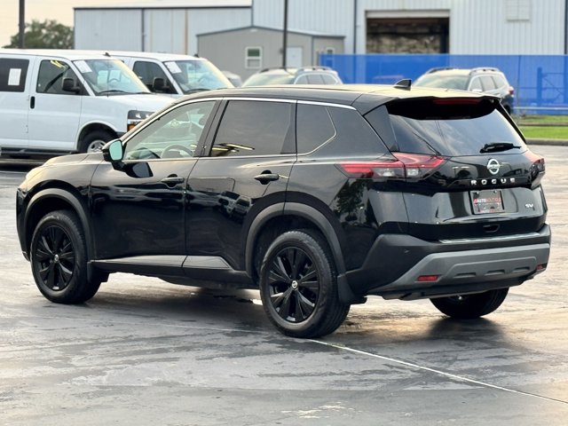 Vehicle image 7 of 28
