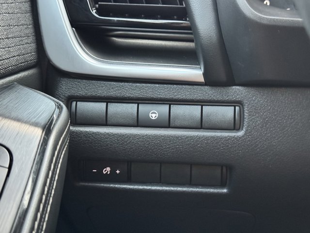 Vehicle image 23 of 28