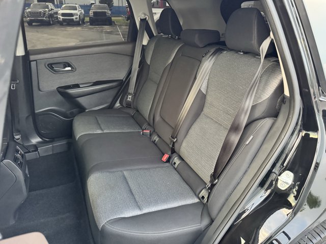 Vehicle image 27 of 28