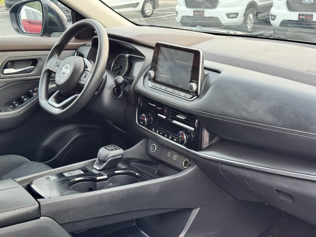 Vehicle image 13 of 28
