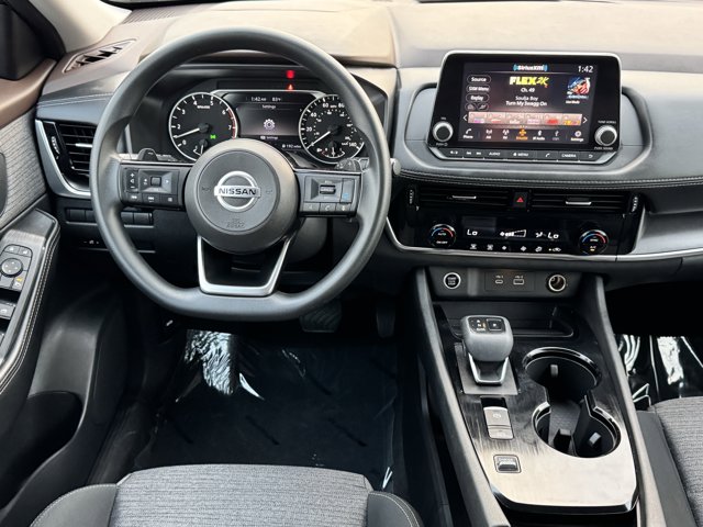 Vehicle image 14 of 28