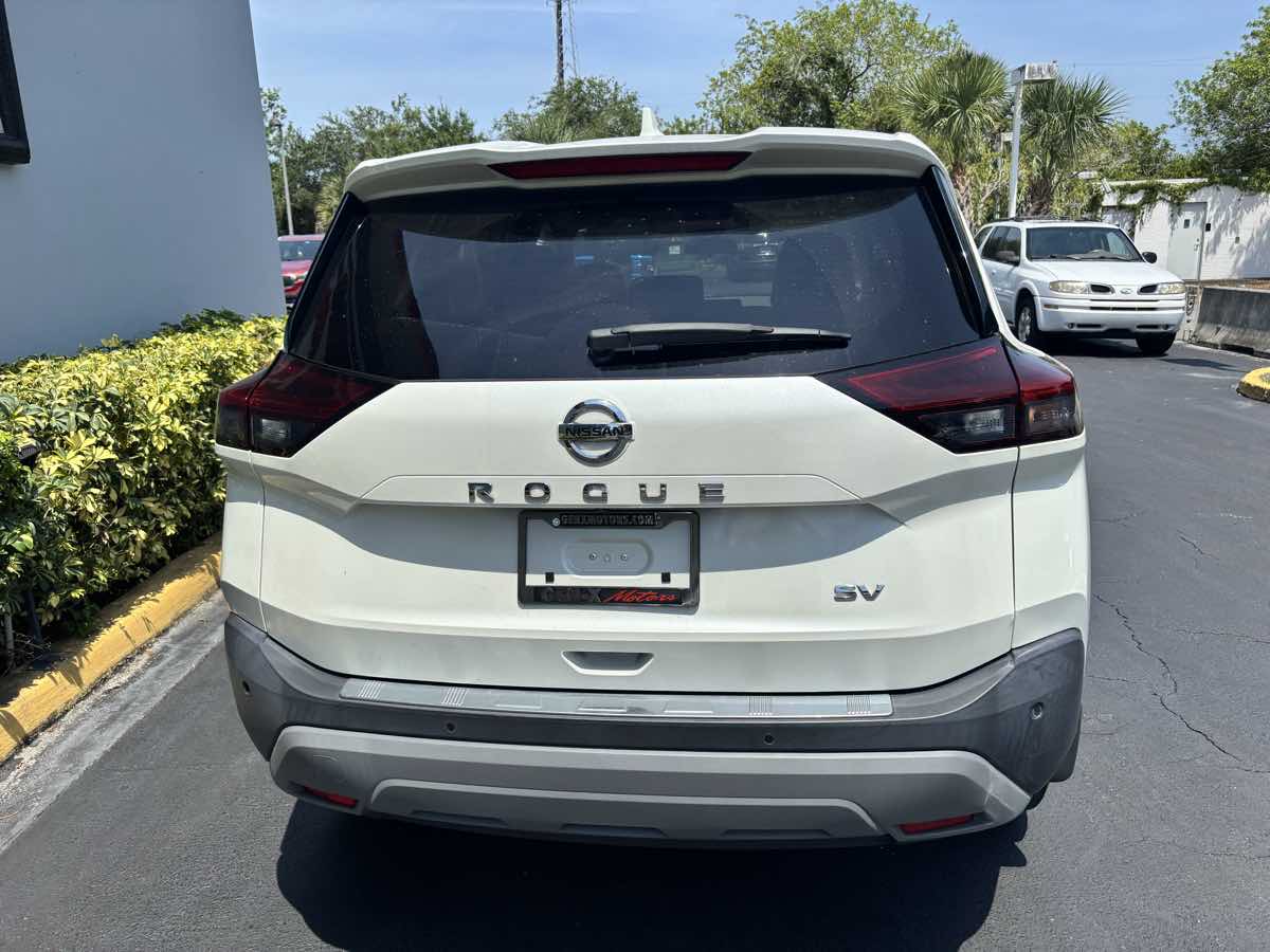 Vehicle image 4 of 27