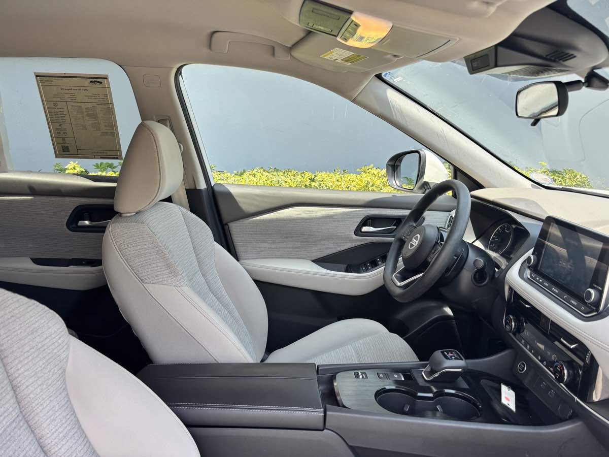 Vehicle image 14 of 27
