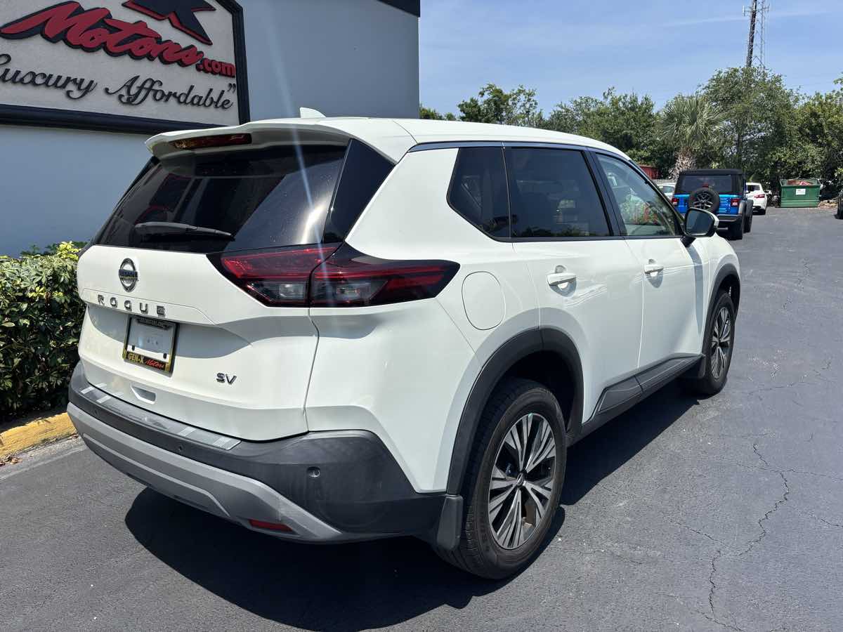Vehicle image 3 of 27