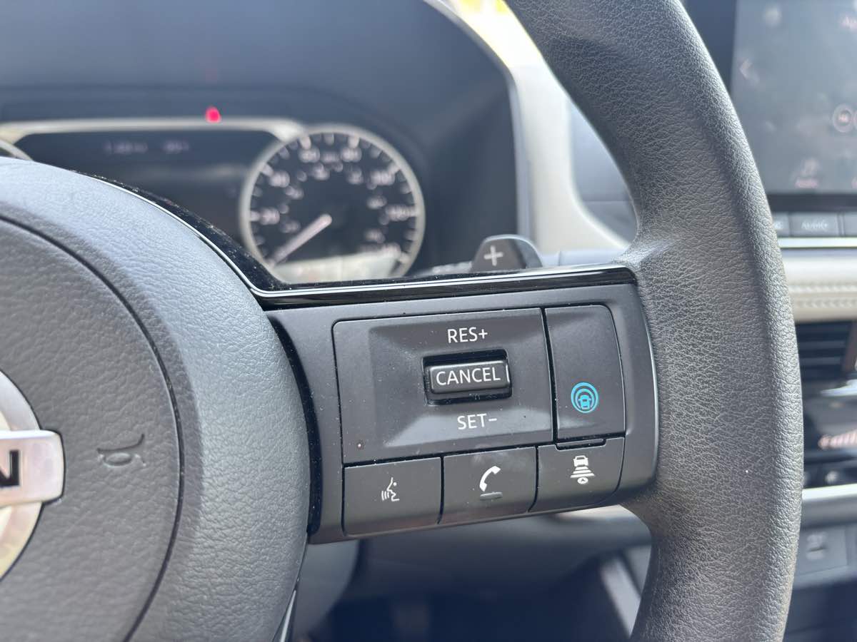 Vehicle image 24 of 27