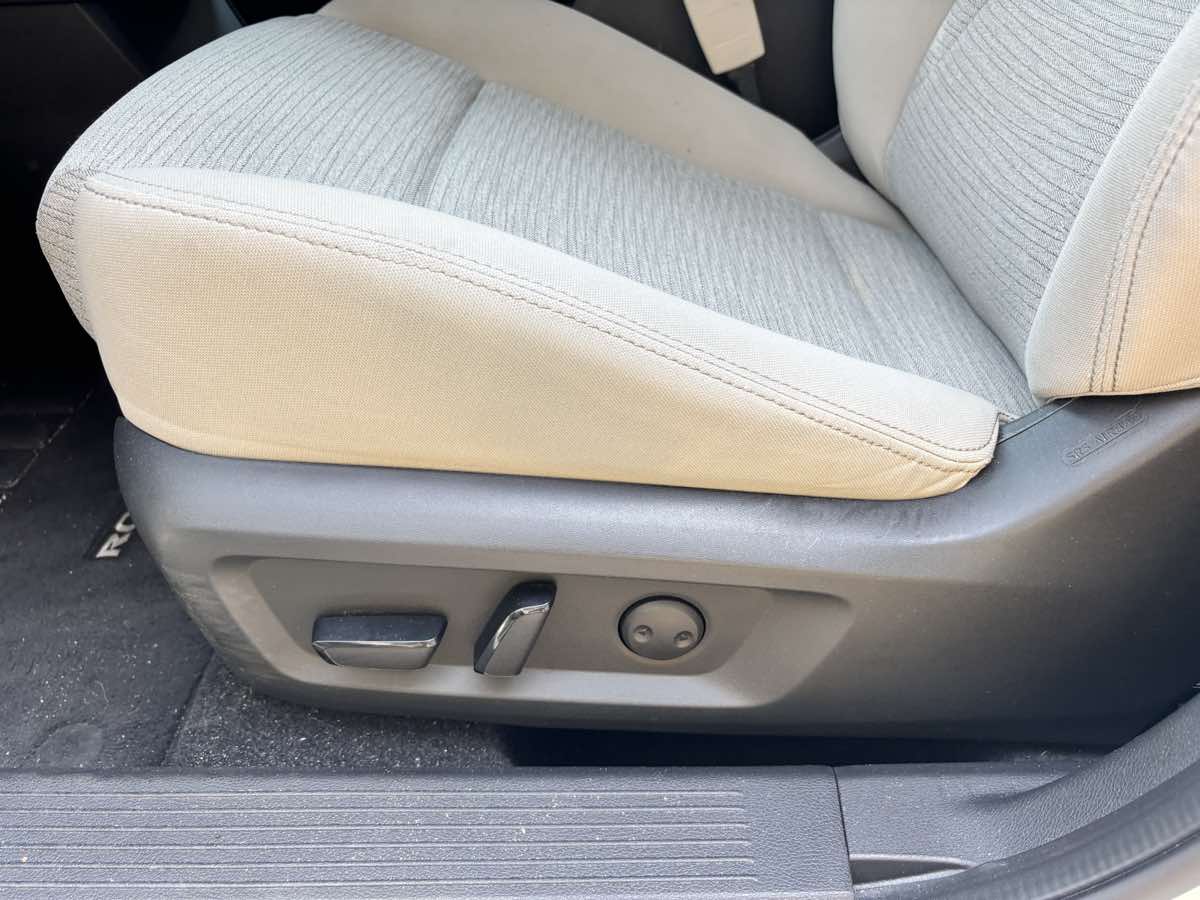 Vehicle image 20 of 27
