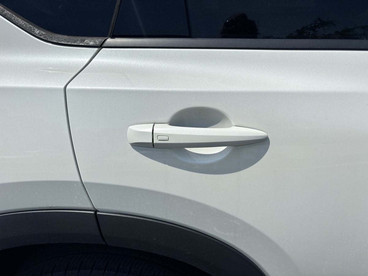 Vehicle image 11 of 27