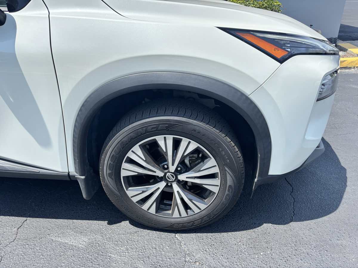 Vehicle image 5 of 27