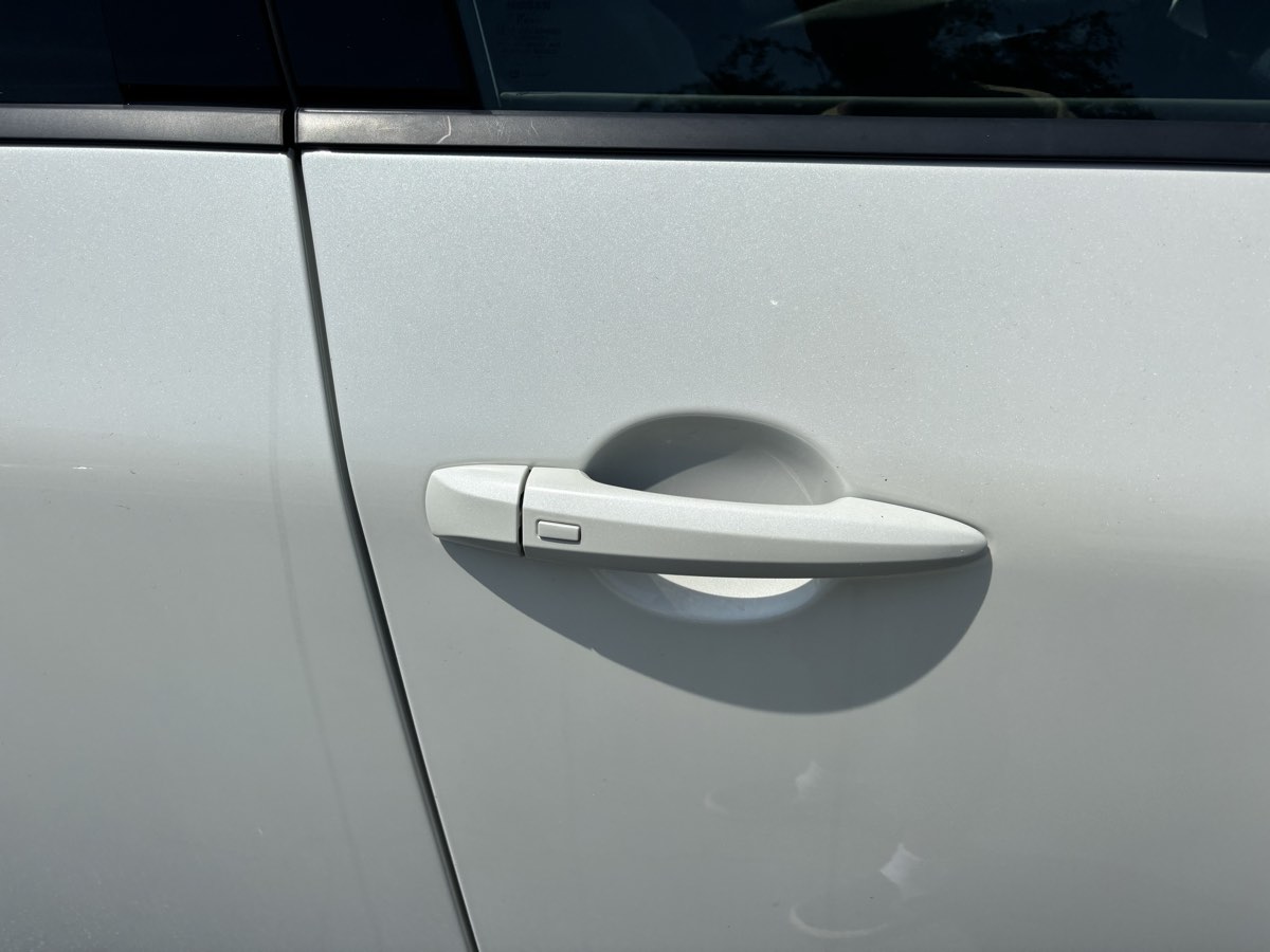 Vehicle image 10 of 27