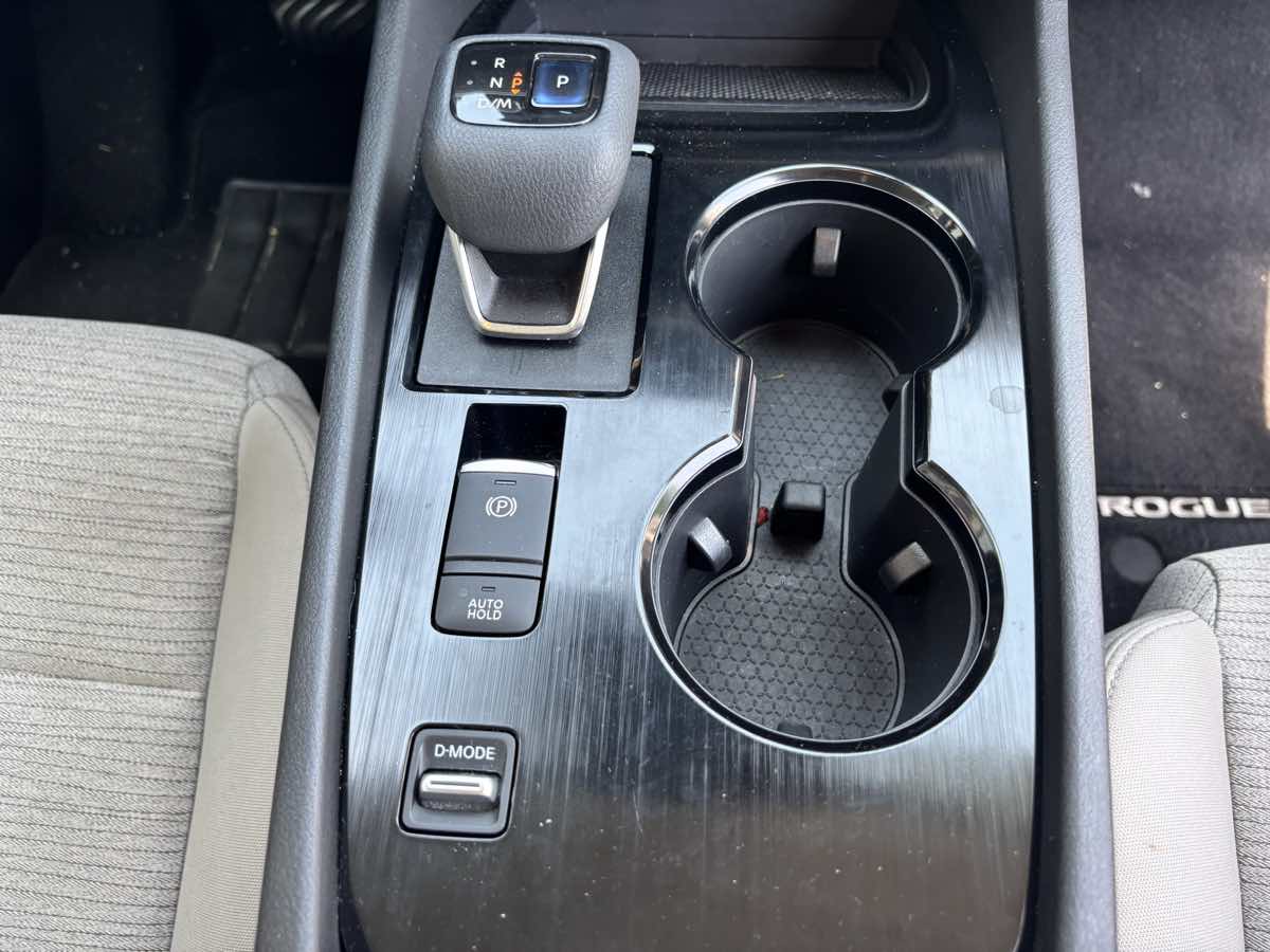 Vehicle image 17 of 27