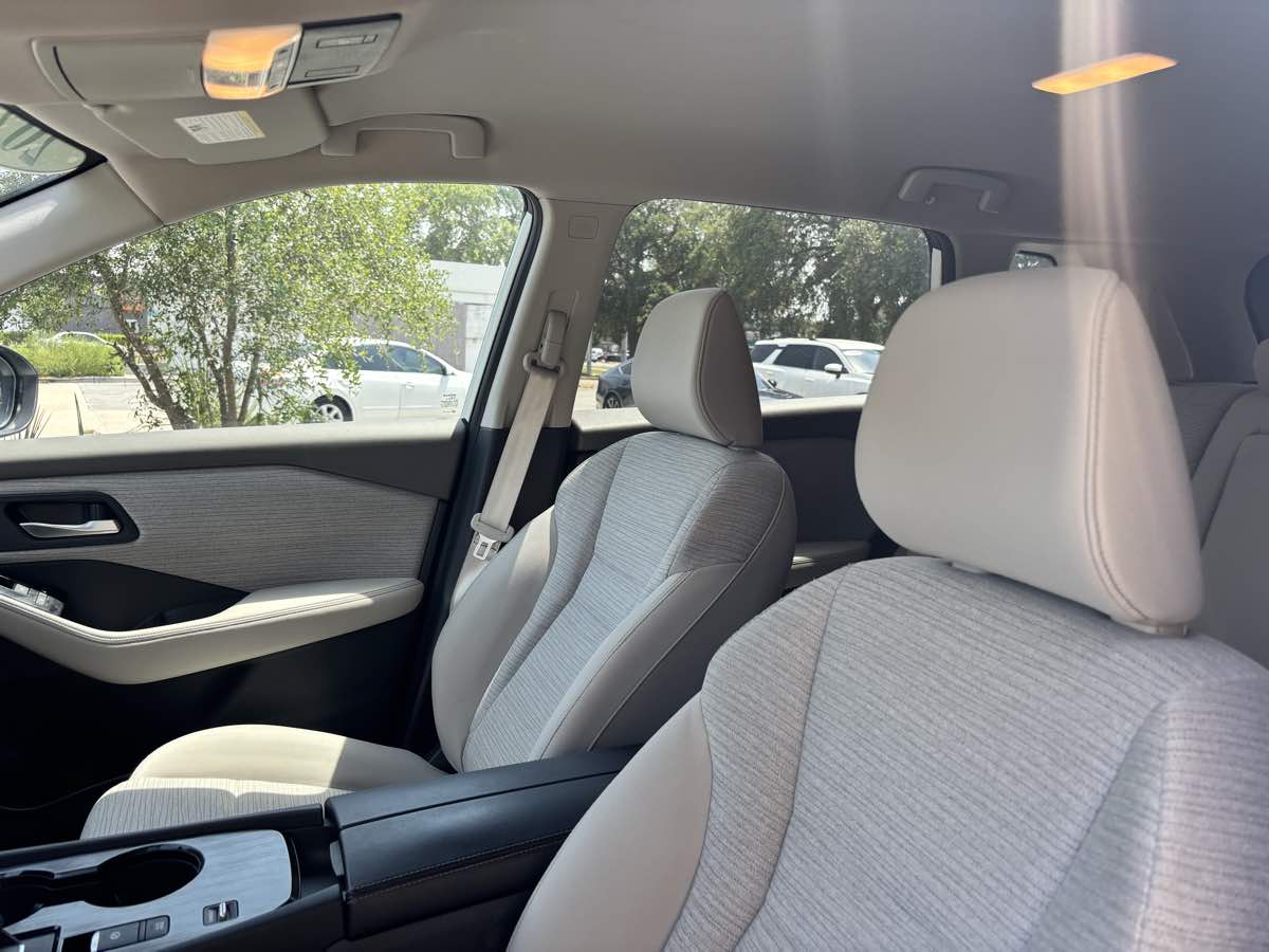 Vehicle image 22 of 27