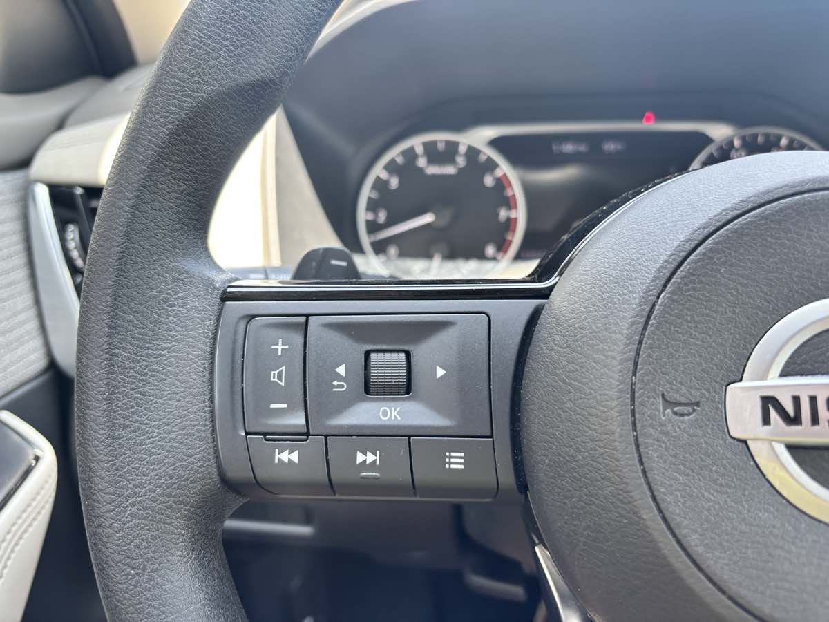 Vehicle image 25 of 27