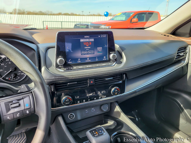 Vehicle image 21 of 34