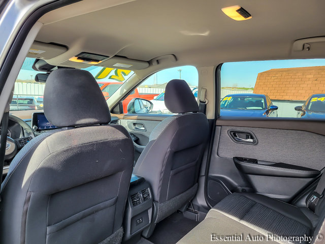 Vehicle image 11 of 34
