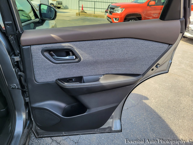 Vehicle image 28 of 34