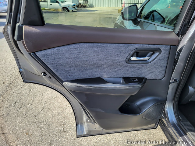Vehicle image 24 of 34