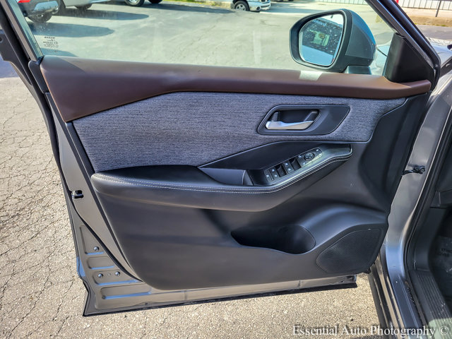 Vehicle image 23 of 34