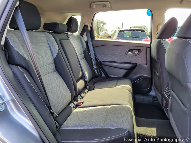 Vehicle image 27 of 34