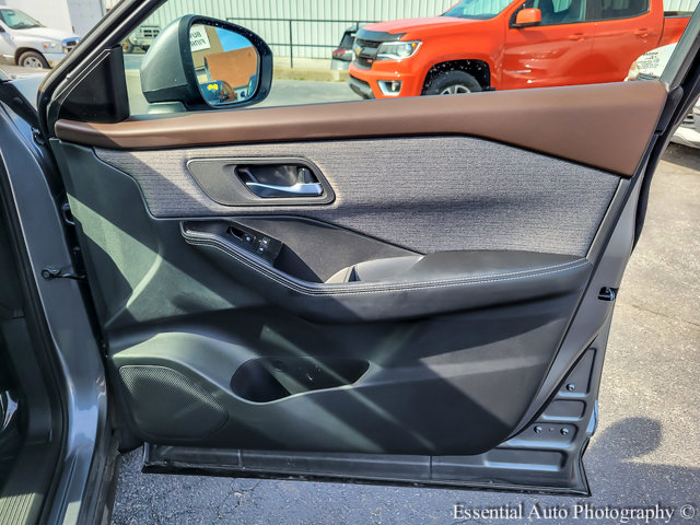 Vehicle image 29 of 34
