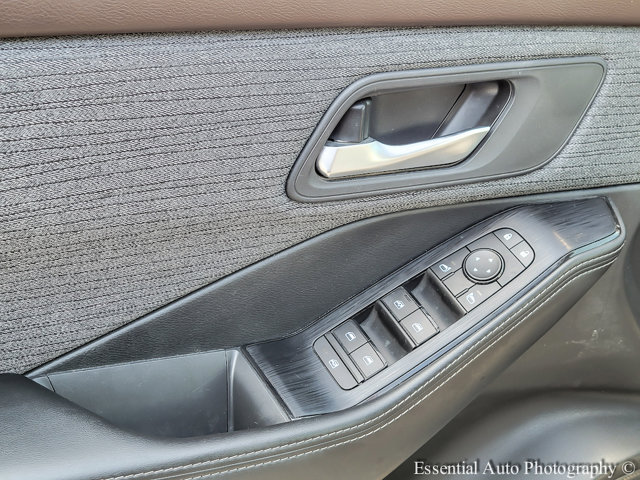 Vehicle image 13 of 34