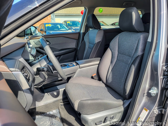 Vehicle image 8 of 34