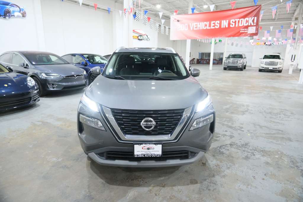 2021 Nissan Rogue SV Image 2 of 41