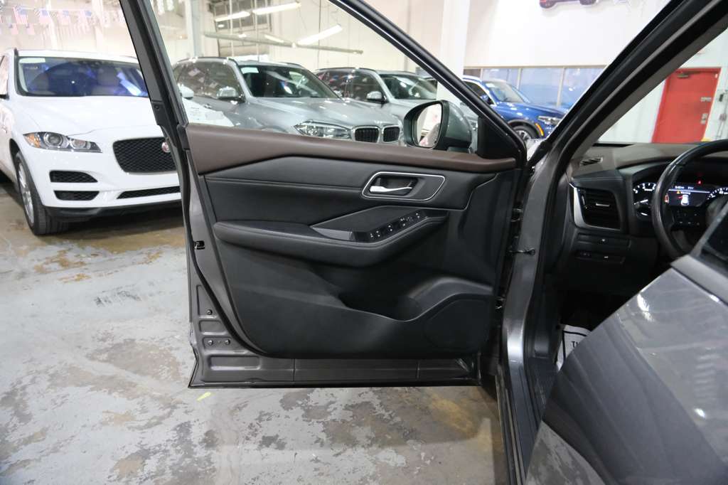 2021 Nissan Rogue SV Image 26 of 41