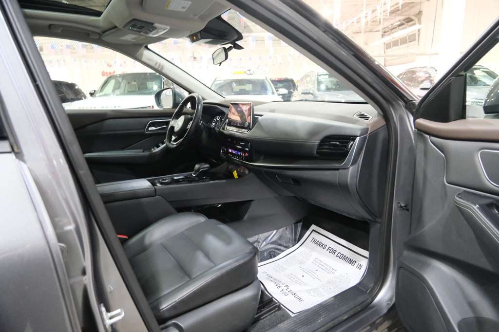 2021 Nissan Rogue SV Image 37 of 41