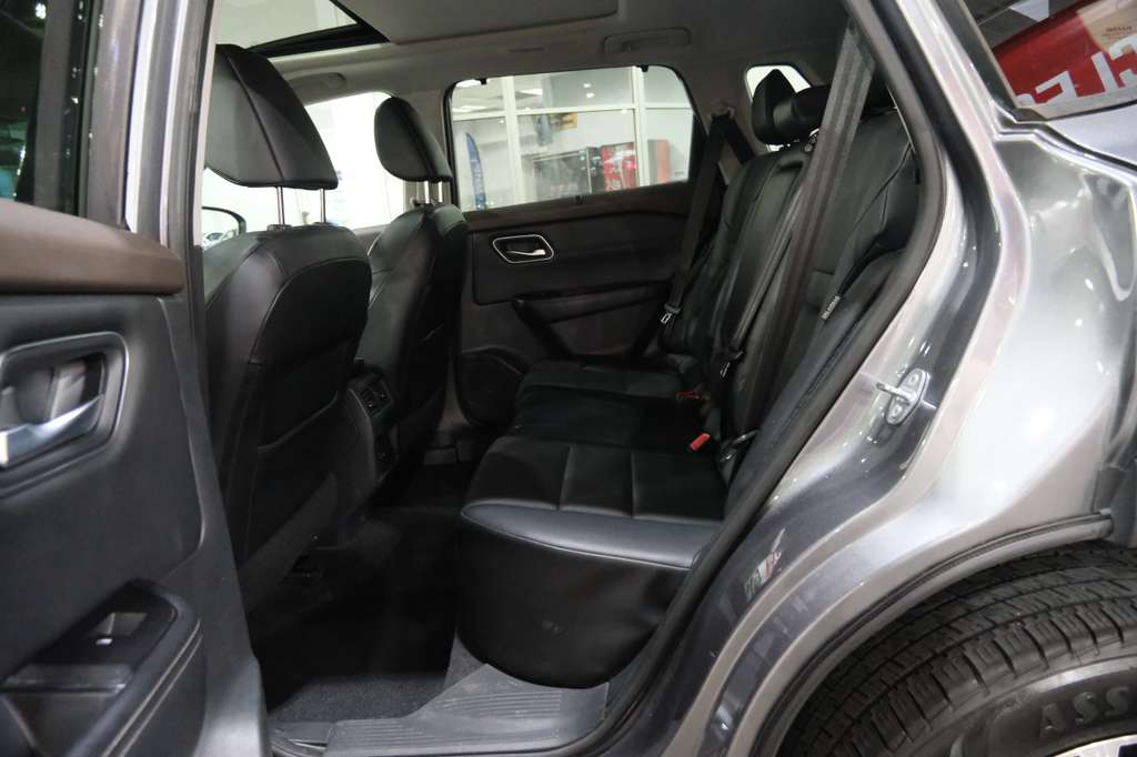 2021 Nissan Rogue SV Image 32 of 41