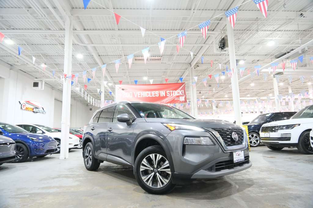 2021 Nissan Rogue SV Image 3 of 41
