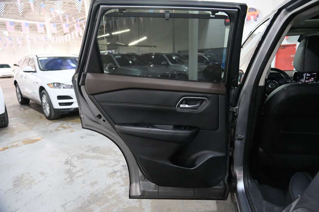 2021 Nissan Rogue SV Image 23 of 41