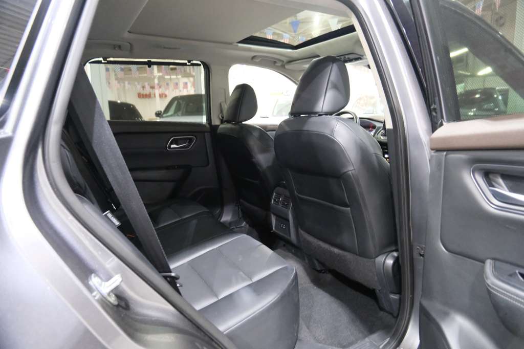 2021 Nissan Rogue SV Image 16 of 41