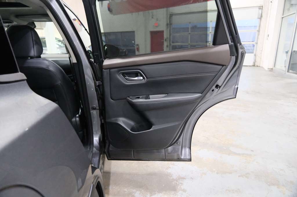 2021 Nissan Rogue SV Image 20 of 41