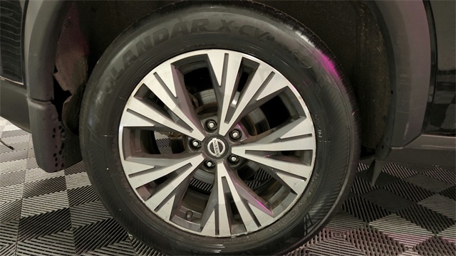 Vehicle image 22 of 24