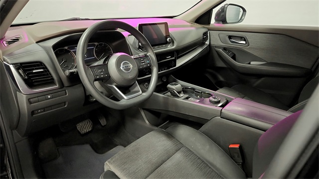 Vehicle image 10 of 24