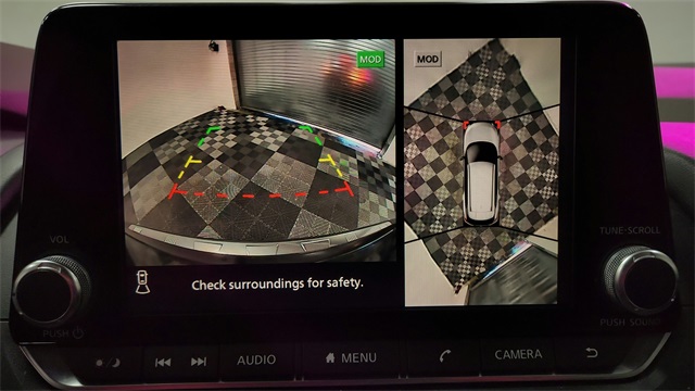 Vehicle image 14 of 24