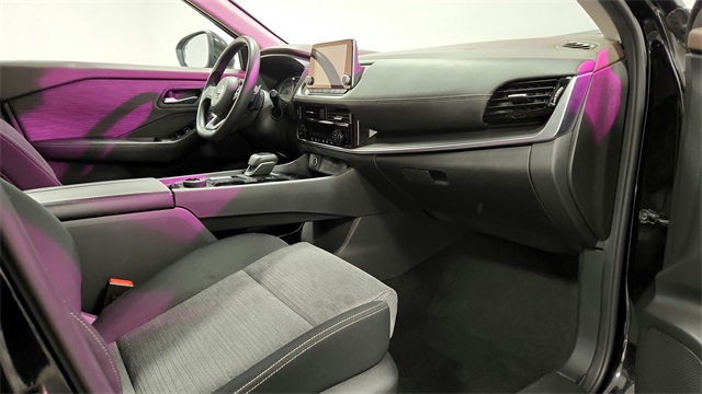 Vehicle image 21 of 24