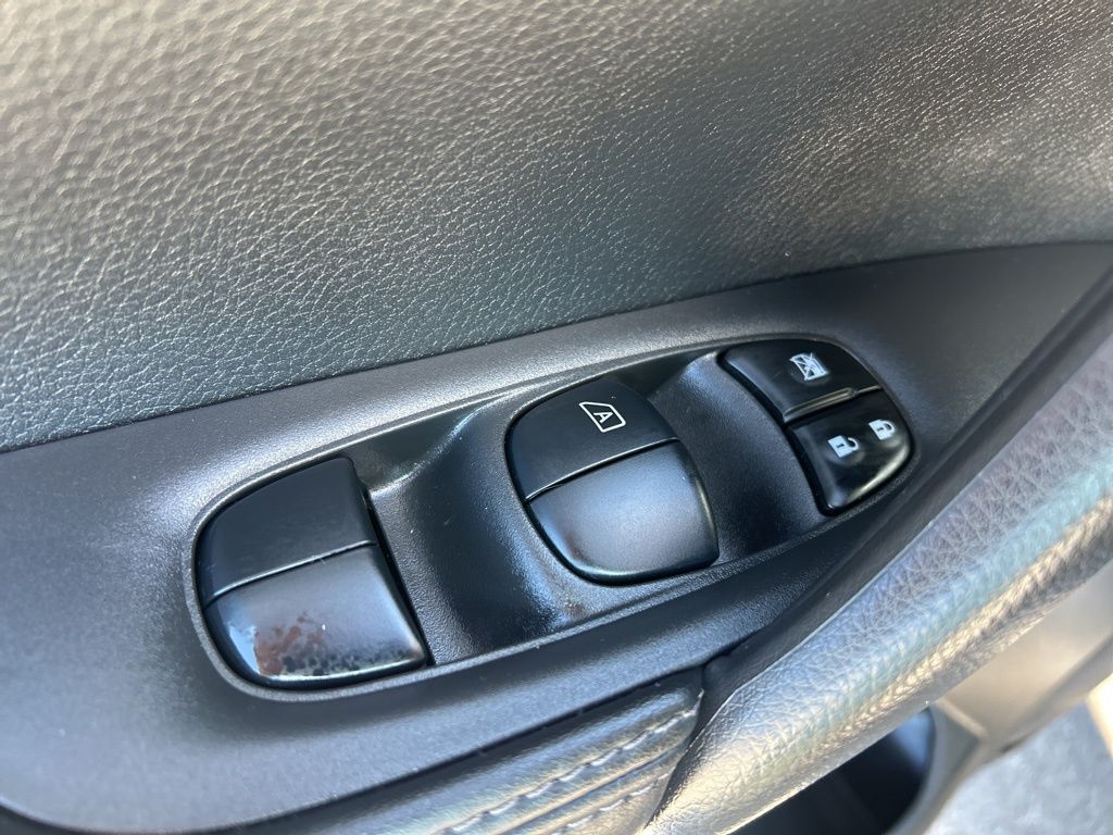 2021 Nissan Rogue Sport S Image 34 of 44