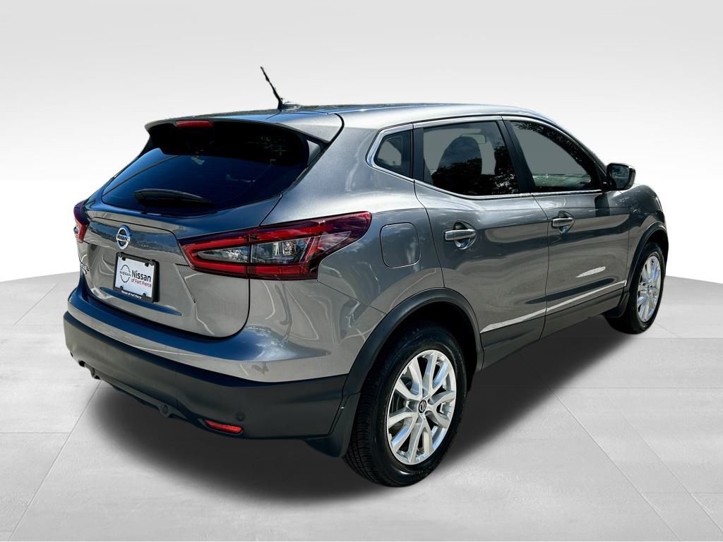 2021 Nissan Rogue Sport S Image 5 of 44