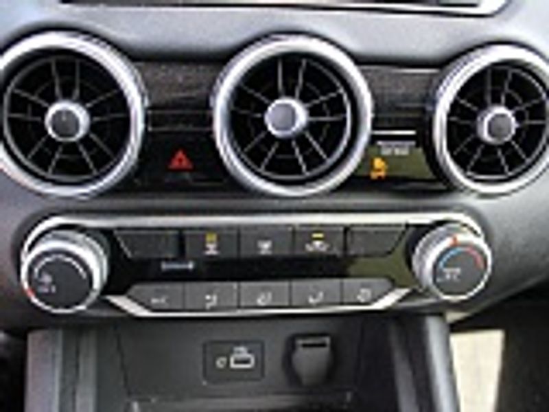 Vehicle image 19 of 30