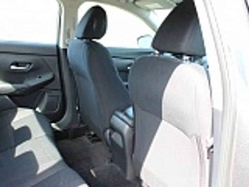 Vehicle image 23 of 30