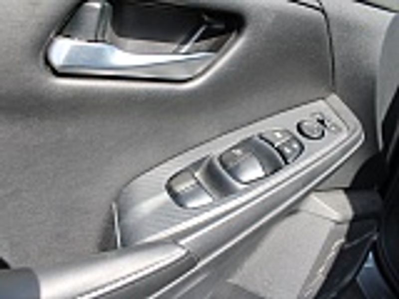 Vehicle image 11 of 30