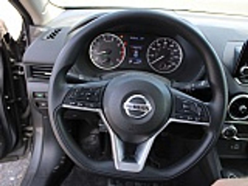 Vehicle image 14 of 30