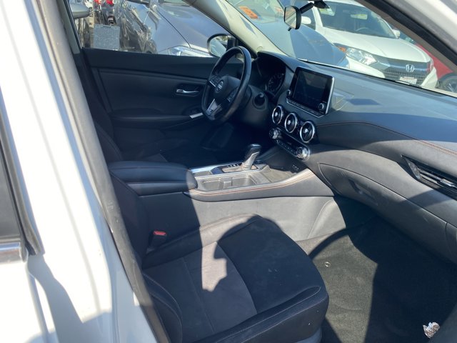 Vehicle image 15 of 19