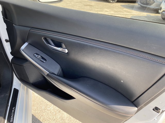Vehicle image 16 of 19
