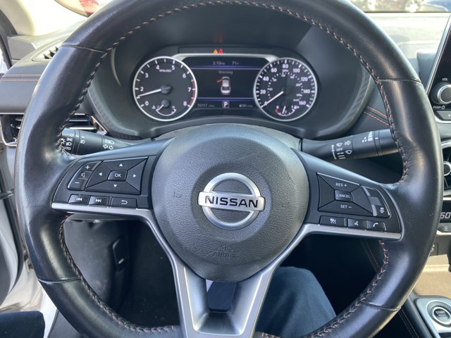 Vehicle image 10 of 19